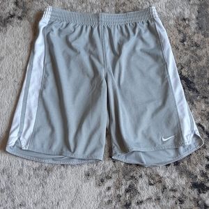 Nike mesh basketball short, Men size L